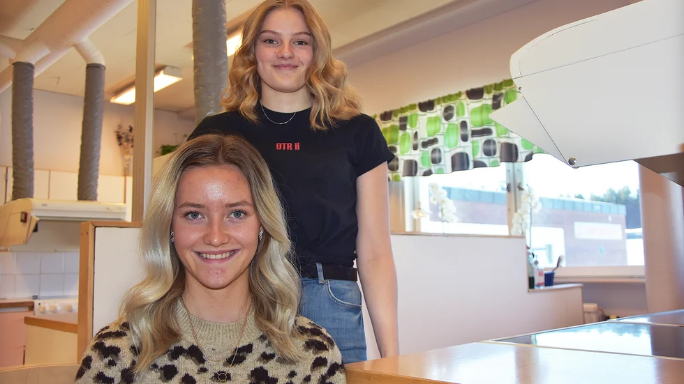 Linn Rutberg har sökt restaurangprogrammet, men vet inte vad hon jobba med i framtiden. Linda Hedlund har sökt en helt annan utbildning, friidrottgymnasiet. Men båda gillar att laga mat. 