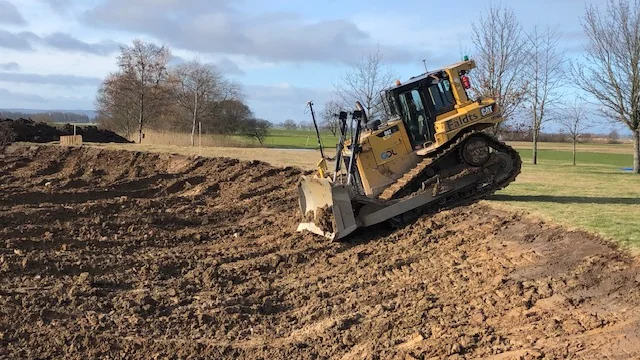 Hål 15 förändras på Vadstena golfklubb, genom att en ny stor damm byggs. Klubben satsar 400 000 kronor på bygget, men hoppas på bidrag från Länsstyrelsen på en fjärdedel.