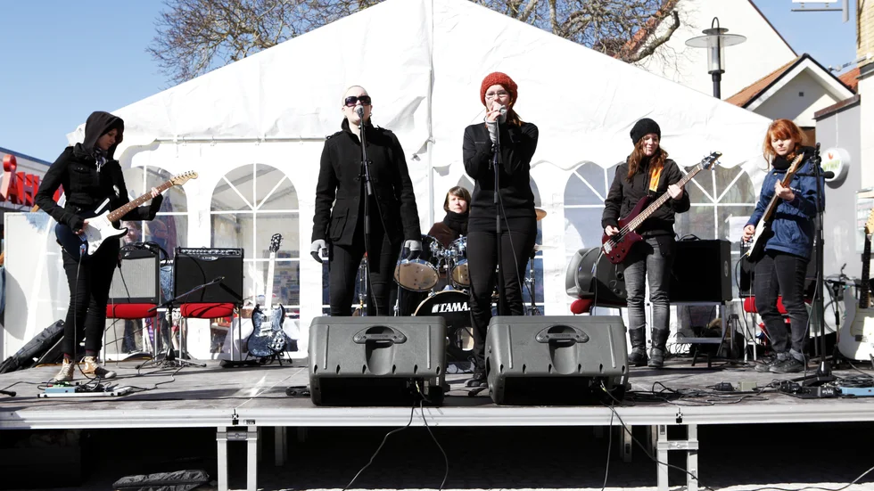Förstaårseleverna på Ella under framträdande år 2011.
