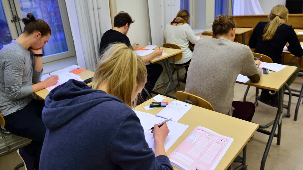 Antalet gymnasieelever blev större än vad Gymnasie och Vuxenutbildningsnämnden hade planerat för.