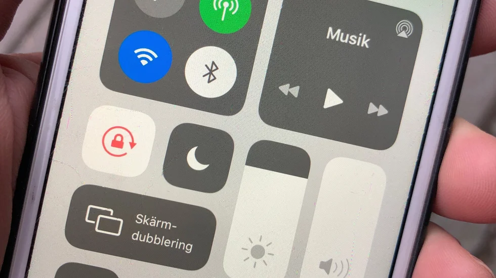 "Kodjo passar bäst i det spontana där han inte tvingas in i något förutbestämt", tycker vår recensent.
