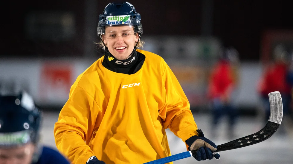 Johannes Camilton, här i Telluströjan, kommer hem till Uppsalabandyn och Unik.