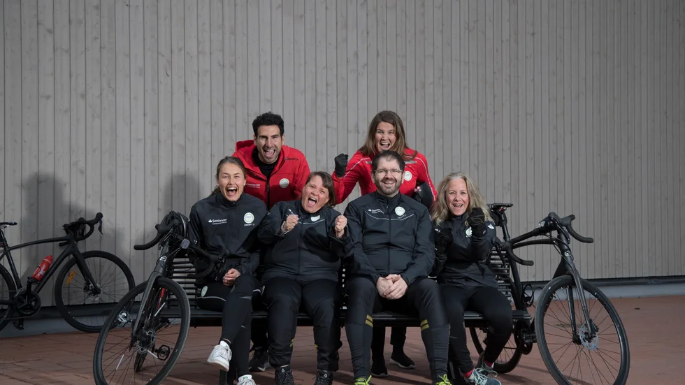 Stephan Wilsson och Annie Thorén med deltagarna i Min klassiker Ulrica Johanson, Susanne Nordqvist, Michel Stetsko och Line Synnöre Bengtsson.