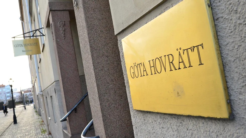 Göta Hovrätt ändrar rubricering från grov stöld till stöld. Där med ändras också straffen för de dömda männen. 