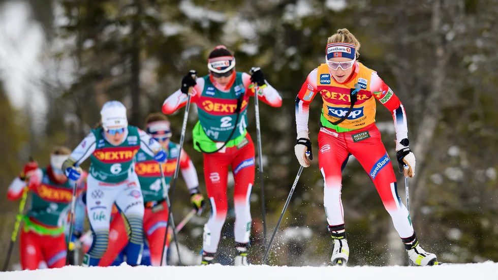 Therese Johaug (gul väst) och Ingvild Flugstad Östberg (2).