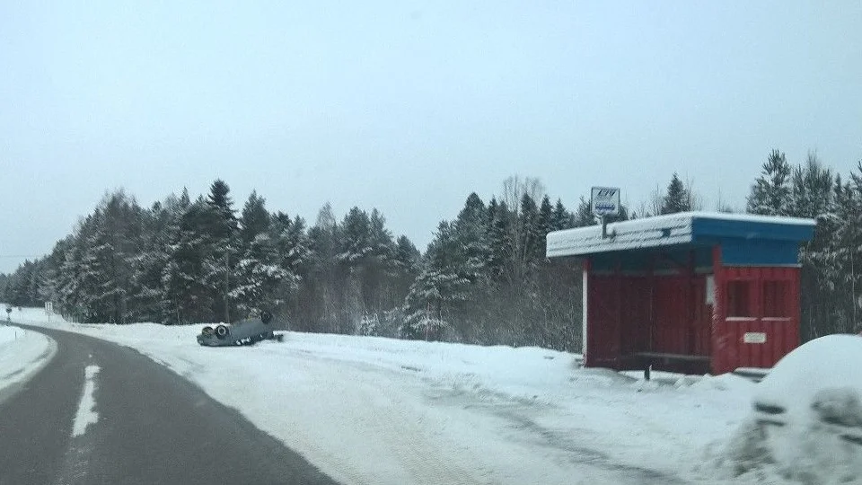 Några av de boende dokumenterar olyckorna vid Strömsundskorsningen.