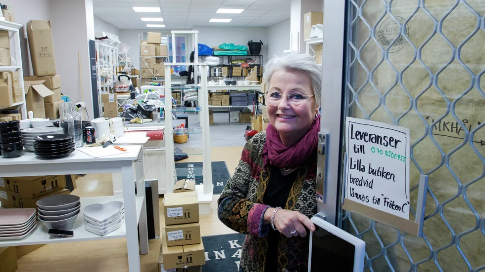 Än är det inte öppet, men Susanne Carlson på "Lilla butiken bredvid" gläntar på dörren för Kurirens läsare.