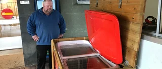 Skadegörelse på glasslåda vid outleten