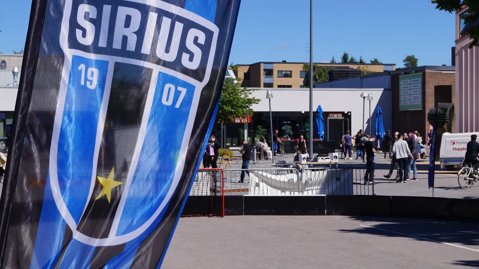 Gränslös fotboll arrangerar många evenemang utanför Nattfotbollen. 