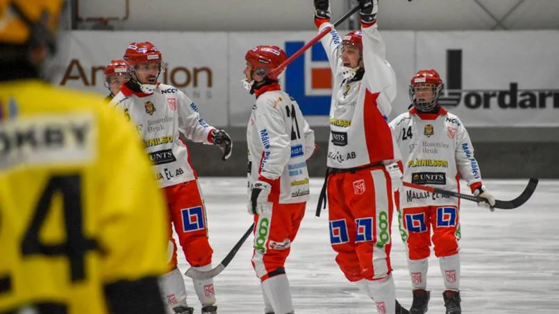 Målilla fick jubla två gånger i Waggeryd - men det räckte inte för seger. Hemmalaget gjorde fem mål. 