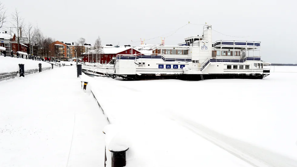 Maj Källström tycker också att Färjan med tillhörande pråmar skämmer Norra hamn.