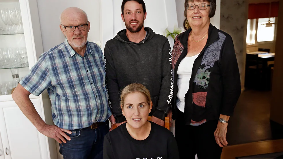 Ett kärt återseende med sin värdfamilj Karlsson för Tamara Hendricken(i mitten): Lasse, Tim Hendricken och Margareta.