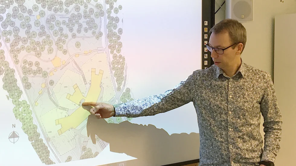 Barn- och utbildningschefen Martin Snickars får avbryta direktupphandlingen.