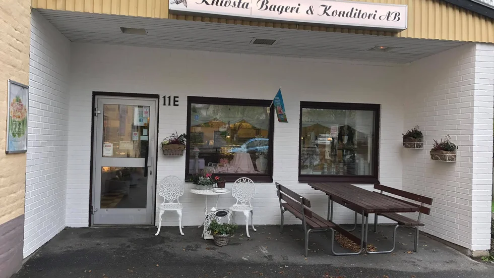 Knivsta bageri och konditori har funnits sedan år 2000 och har sin lokal på Apoteksvägen i Knivsta. 