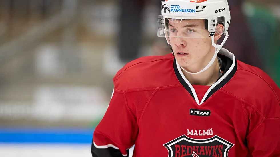 Linus Cronholm lånas ut från SHL-laget Malmö Redhawks och förstärker Karlskrona HK i onsdagens match mot Västervik.