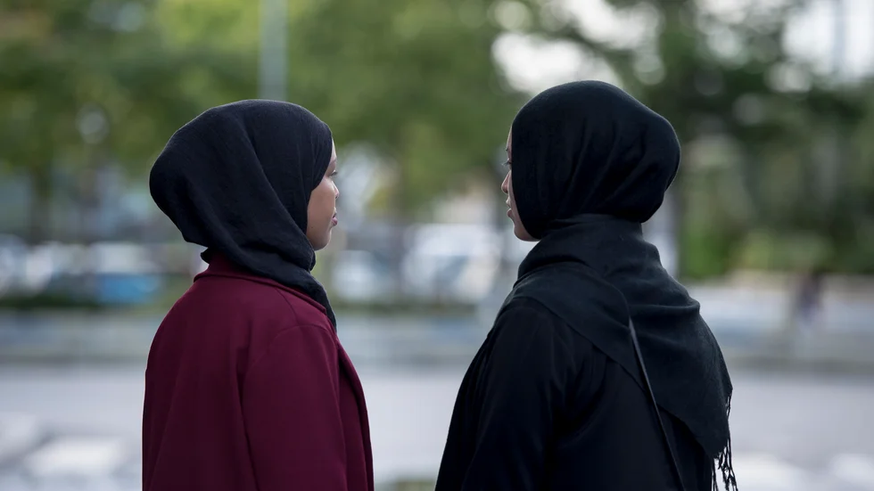 Slöjor är ingen oskyldig religiös markering, utan en symbol för kvinnoförtryck.