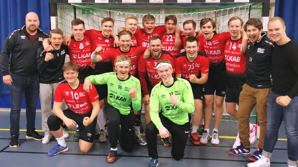 Laget som spelade i sista avgörande matchen. Bakre raden från vänster Jonathan Stålnacke, Lukas Andersson, Gustav Stridsman, Melker Lagerqvist, Aron Söderberg, Hampus Keisu, Filip Mella och Rasmus Keisu. Främre raden: Ola Andersson, Simon Wikander (mv), Daniel Isaksson, Jonathan Lantto, Sigge Elenius (mv) och Viktor Jonasson.