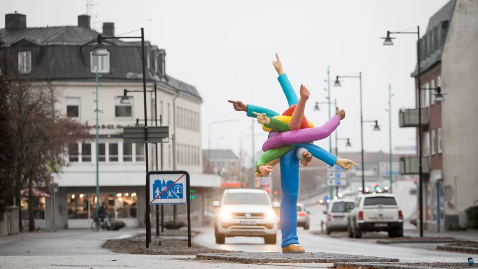 På lördag är det invigning av konstverket "Här och där".
