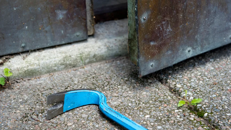 Flera inbrott i maskinhallar och garage har anmälts i Sparreholm.