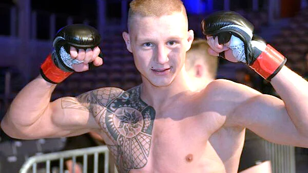 MMA-talangen Tobias Harila är född i Luleå men tävlar för Västerås. I helgen vann han titelfighten mot Fernando Flores.