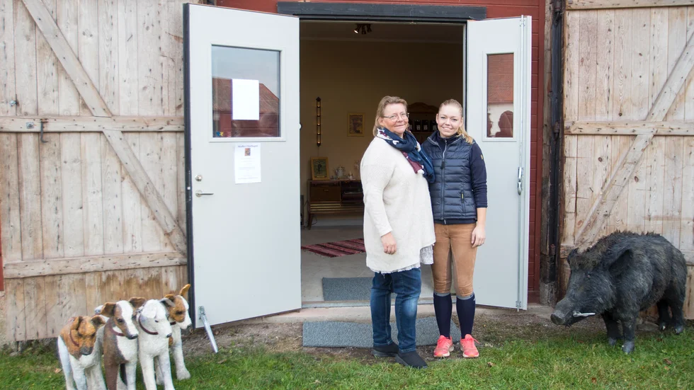 Maria Hansson och dottern Daniella Hansson satsar på gemensam butik mittemot stallarna vid Ericsbergs slott.