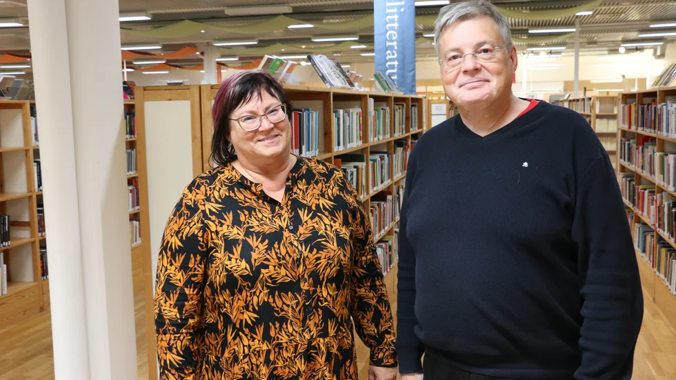 Bibliotekarierna Marianne Bergkvist och Kristian Priemel är intresserade av att läsa författaren Olga Tokarczuk.