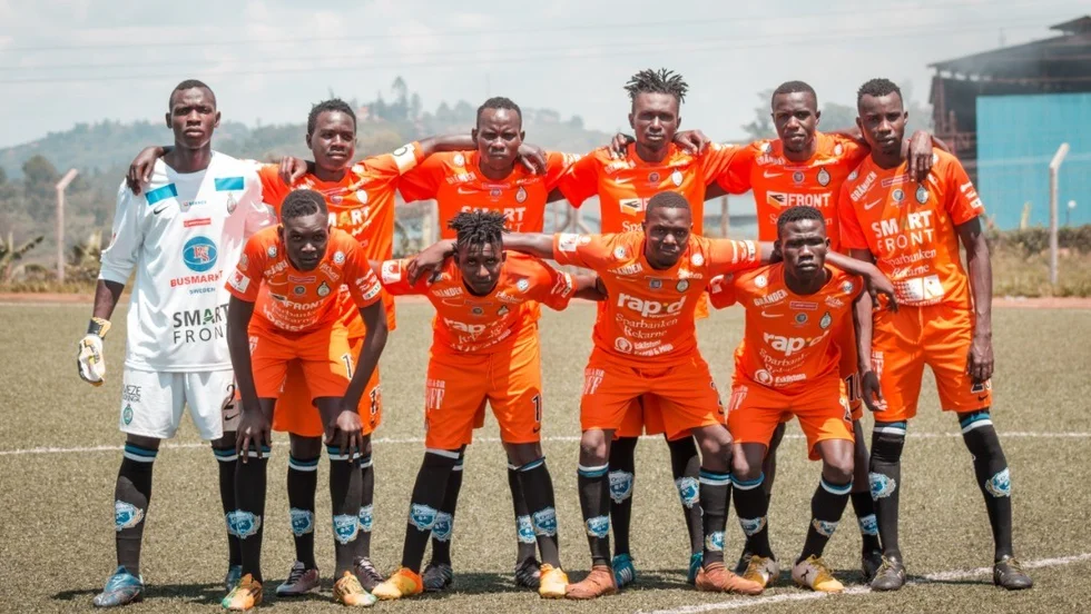 Här är det lokala laget från staden Jinja i Uganda som spelade i AFC Eskilstunas matchställ.