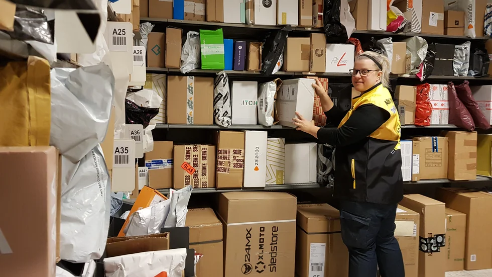 Jenny Andersson jobbar i Stora Coops förbutik. Hon och kollegan Margareta Bergström har bråda dagar.