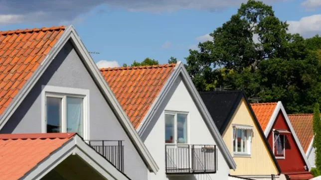 Inteckningarna i småhus ökar i länet. Fler affärer är anledningen.
