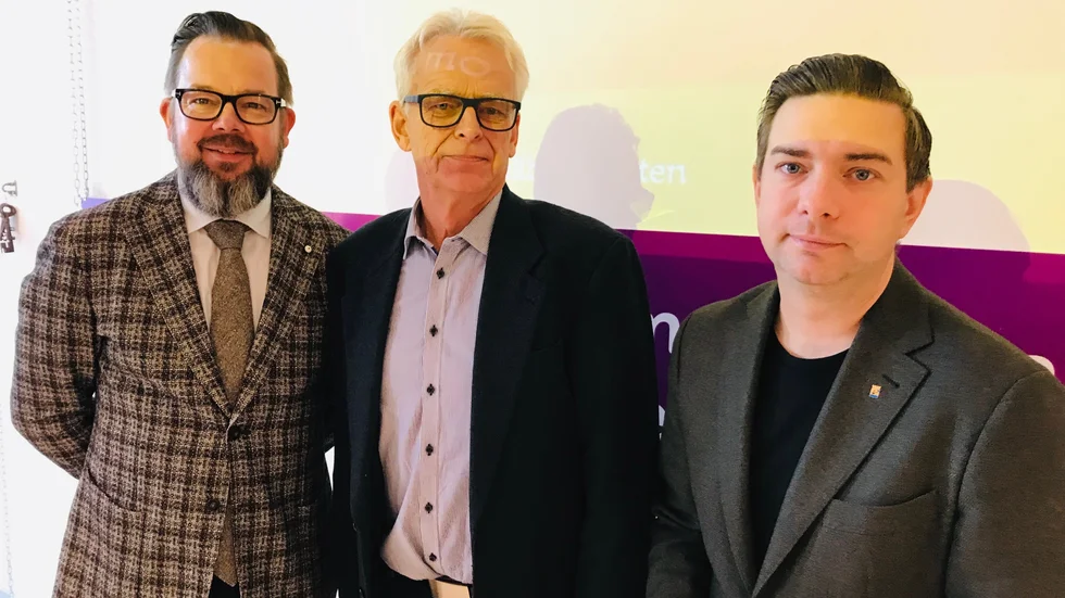 Den politiska majoriteten med Jari Puustinen (M), Arne Jonsson (C) och Jimmy Jansson (S) konstaterar att de beslutade sparåtgärderna vänt ett befarat underskott för kommunen 2019 till ett prognosticerat överskott på 24 miljoner.