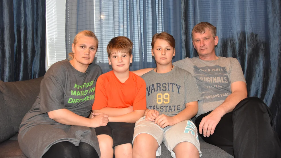 Svetlana, Sokohova, Artöm Sokhov, elva år, Roman Sokohov, 13 år, och Roman Sokhov. De har bott i Sverige i nästan 13 år. Sonen Roman var ett när de kom. Artöm är född här. 