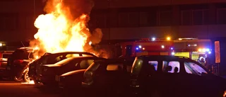 Flera personbilar i brand i Brandkärr