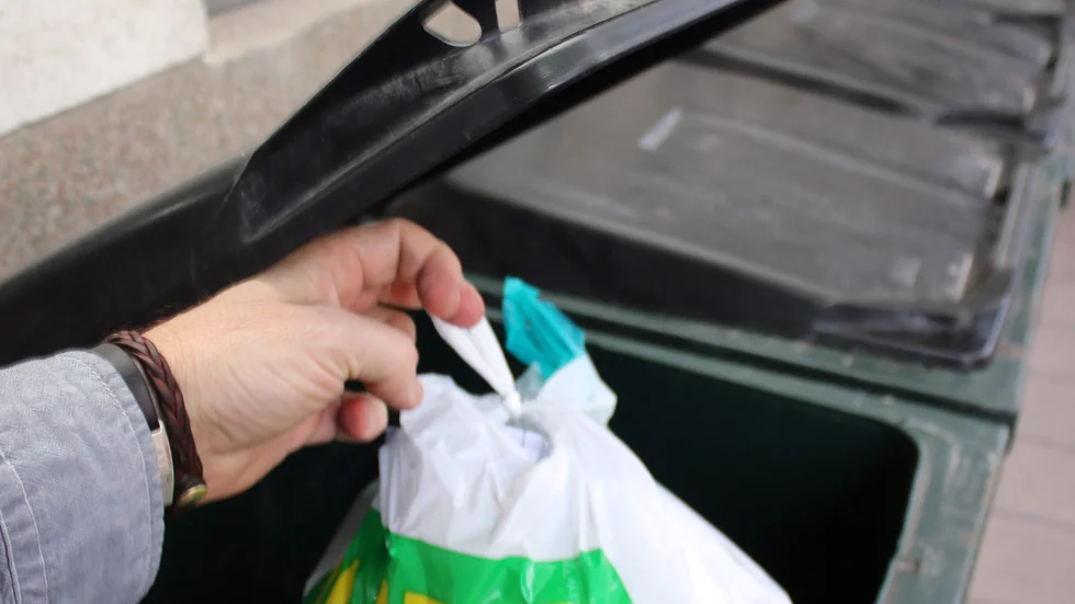 Höga kostnader sägs vara orsaken till att ingen alternativ påse för matavfall har införts i Kinda. Mycket matavfall tas då inte till vara på bästa möjliga sätt.