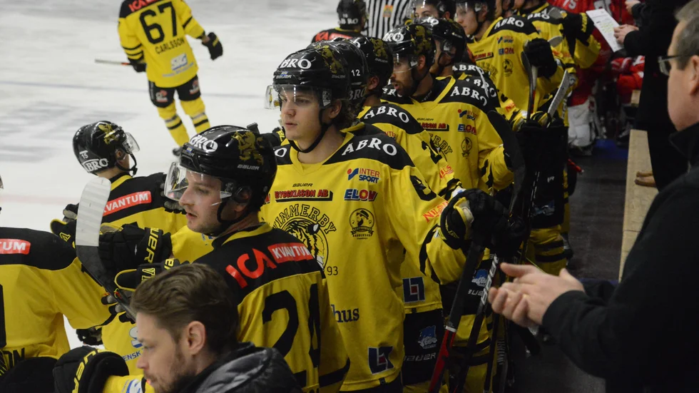 Vimmerby jublar efter ett av fem mål. 