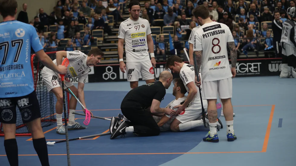 Nicklas Paulsson tvingades utgå tidigt i matchen mot Warberg efter att ha blivit skadad.