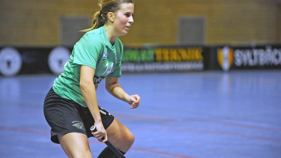 FBC Nyköping visade fin form i sista matchen i innebandyettan innan juluppehållet, här Julia Sköld som hade en assist i 9–1-segern.