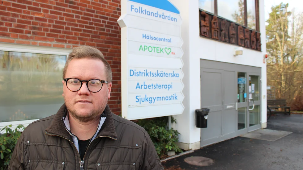 Politikerna måste lyssna mer på personalen på landsbygdens vårdcentraler, för att förstå hur nyckeln till framgång ser ut. Det säger regionrådet Carl Dahlin (M) som på onsdagen besökte Ankarsrums Hälsocentral.