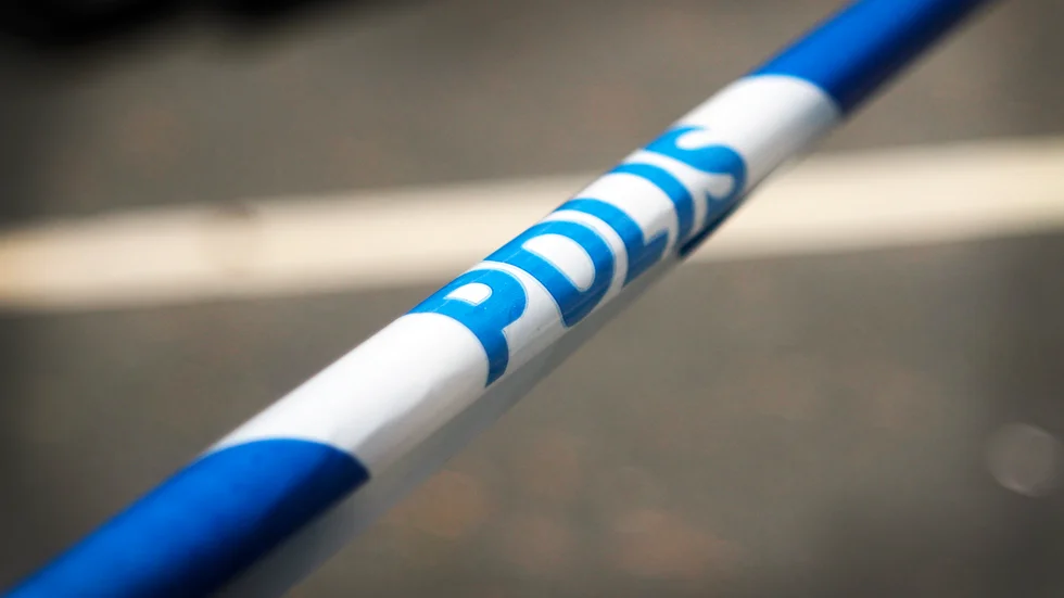 Mannen skadades i samband med ett batteribyte på arbetsplatsen.