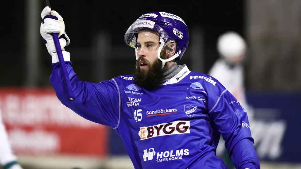 Jubileumsskytt. Jonas Enander gjorde i fredags IFK Motalas 3000:e mål i högsta serien. Det är den 34:e säsongen i elitserien/allsvenskan som IFK Motala spelar nu.