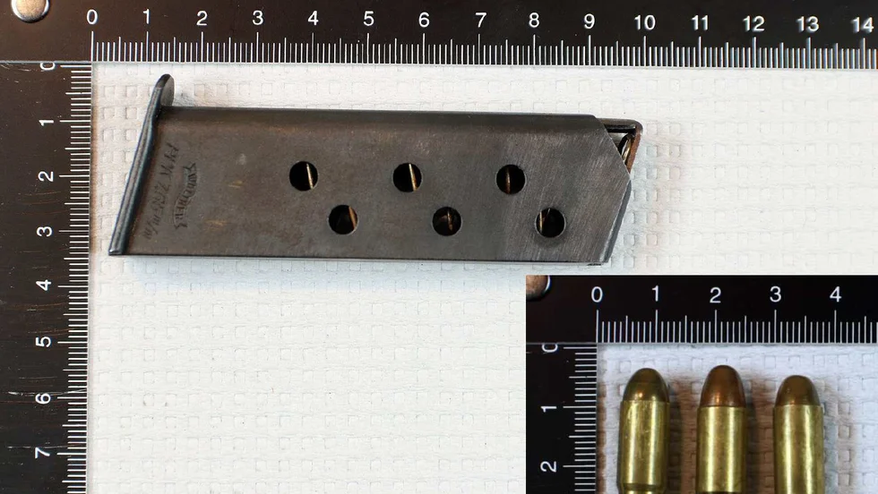 Den 31-årige mannen hade på sig tre patroner när han tog sig in på en förskola. 