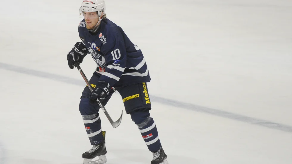 Niclas Claesson gjorde Gnestas båda mål mot Haninge.