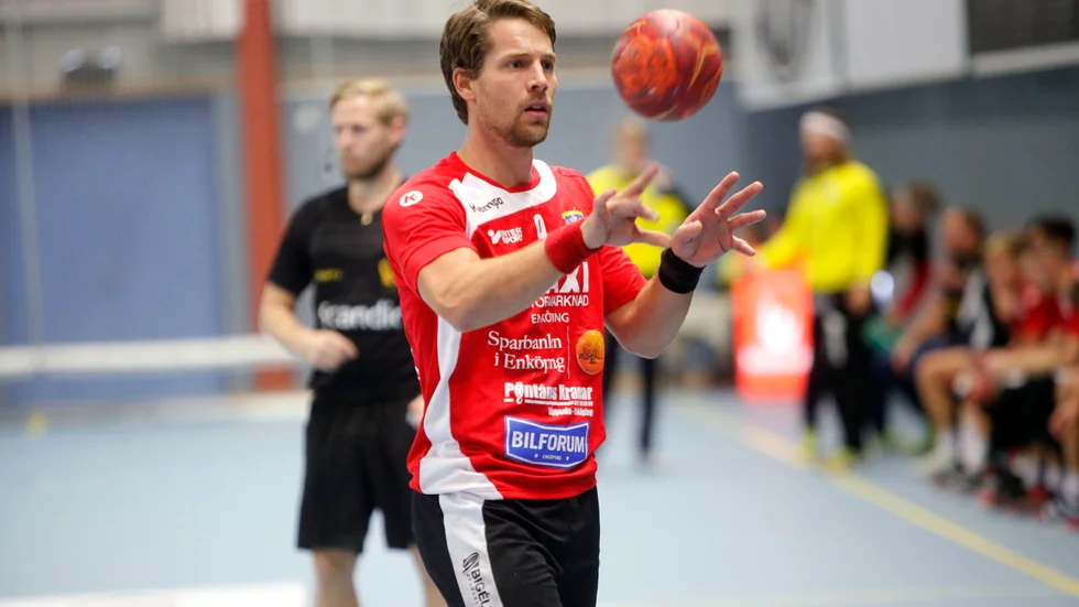 Enköpings HF får äntligen komma in och spela match i Idrottshuset.