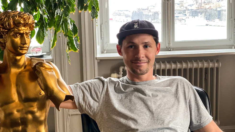 Haglund med sitt nya fynd till kontoret i Stockholm.