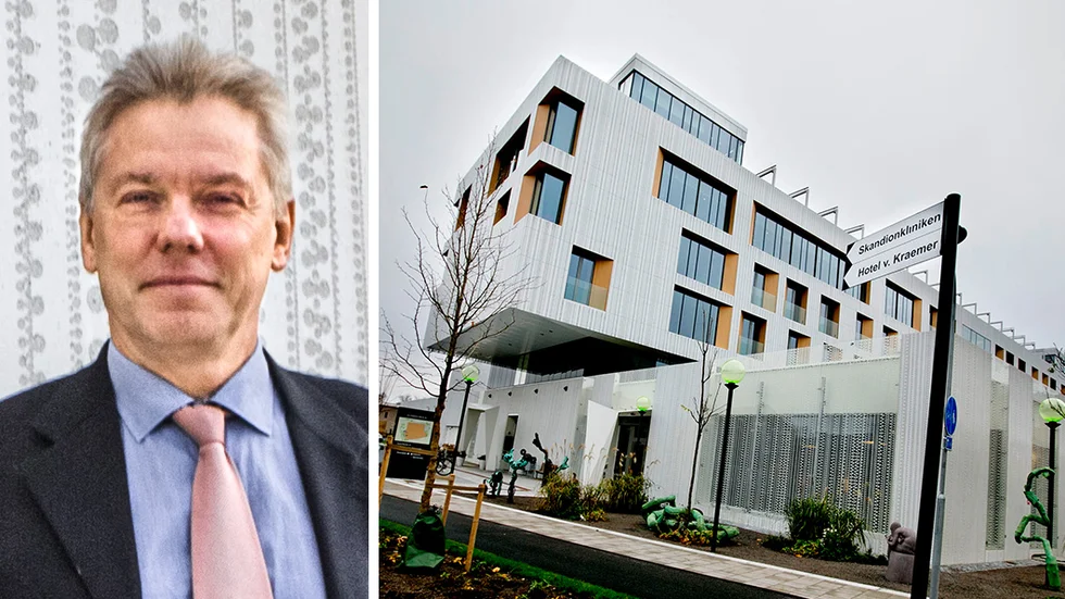 Uppsalajuristen Patrik Mosten stämmer Uppsala kommun och Akademiska hus. Han begär skadestånd för påstådda fel vid byggnationen av Skandionkliniken. 