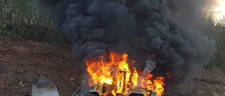 Traktor totalförstörd vid brand