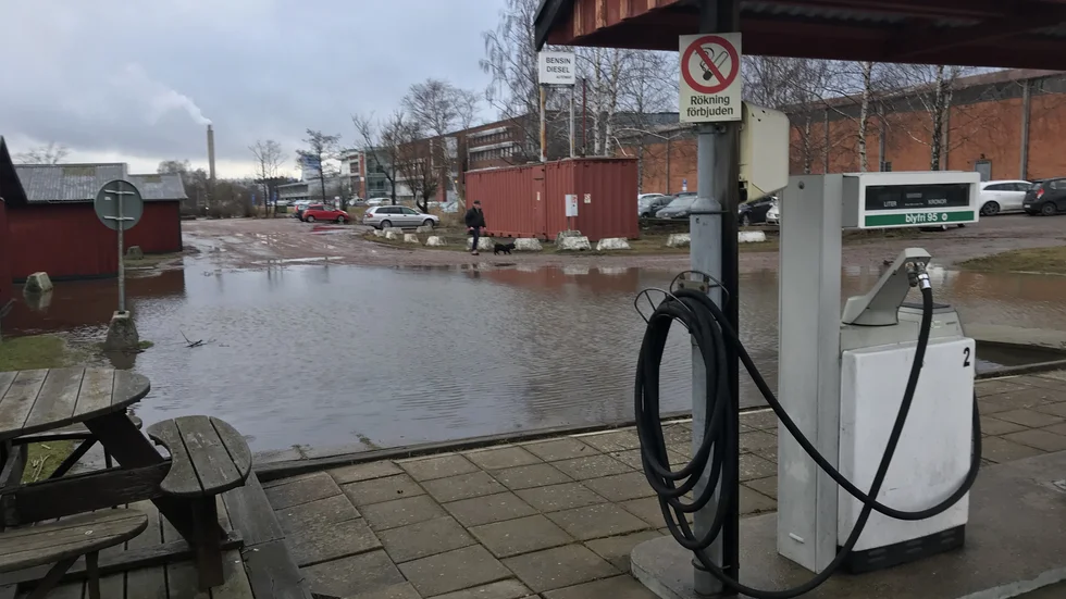 Sjömacken och bodarna försvinner och får ge plats för två bostadsbyggnader och en brygga runt ifall planerna på västra hamnen går igenom. 