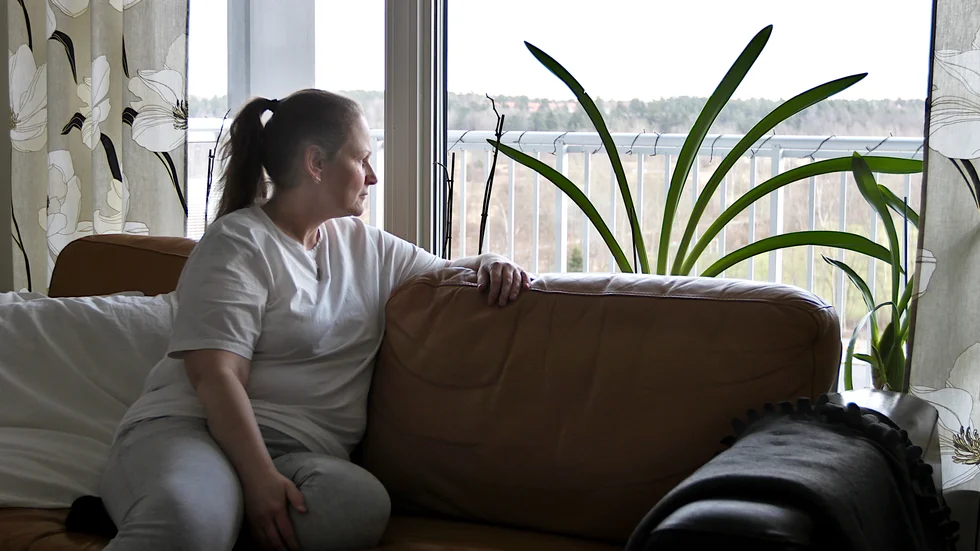 Martina Sonfors är en av dem som nu inte längre har något hyresavtal med Brogripen efter branden på Kärrhöksgränd. Det innebär att försäkringsbolaget inte längre betalar mellanskillnaden för den dyra ersättningslägenheten hon hyr av EHB.