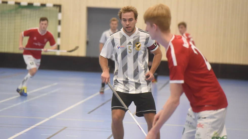 Rimforsas lagkapten Tobias Claesson tycker inte riktigt att det egna spelet har klaffat än. 