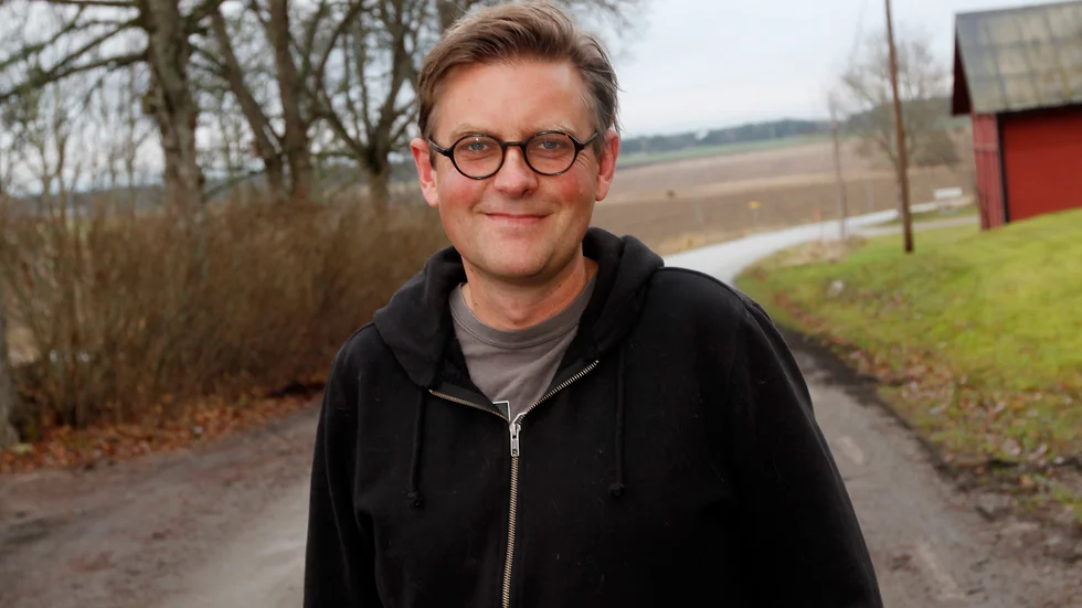 Skolbarn såg på när det första huset från Gula raden rullade förbi längs Malmvägen på väg till sin nya adress. 