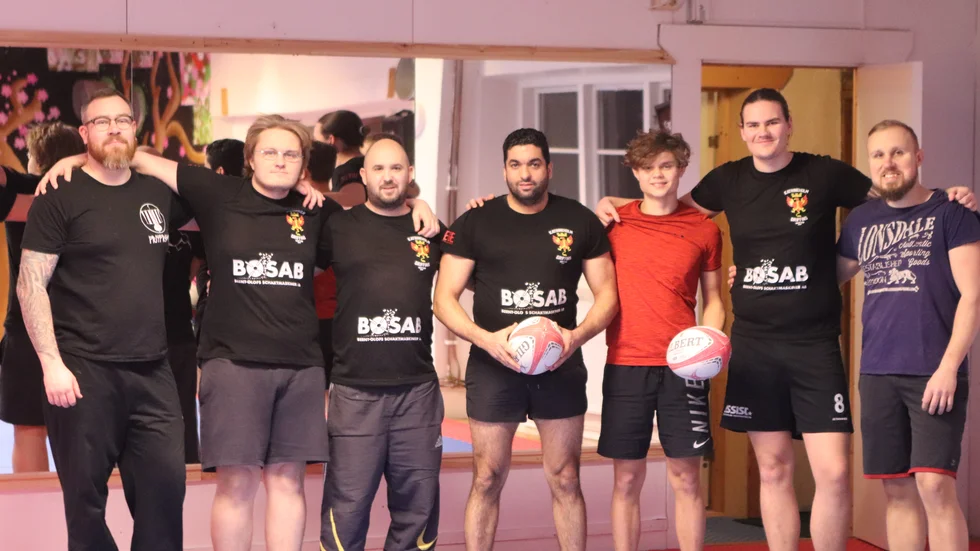 Rugbyspelarna i Griffins laddar för en ny säsong med inomhusträning i karatelokalen på Öster.
